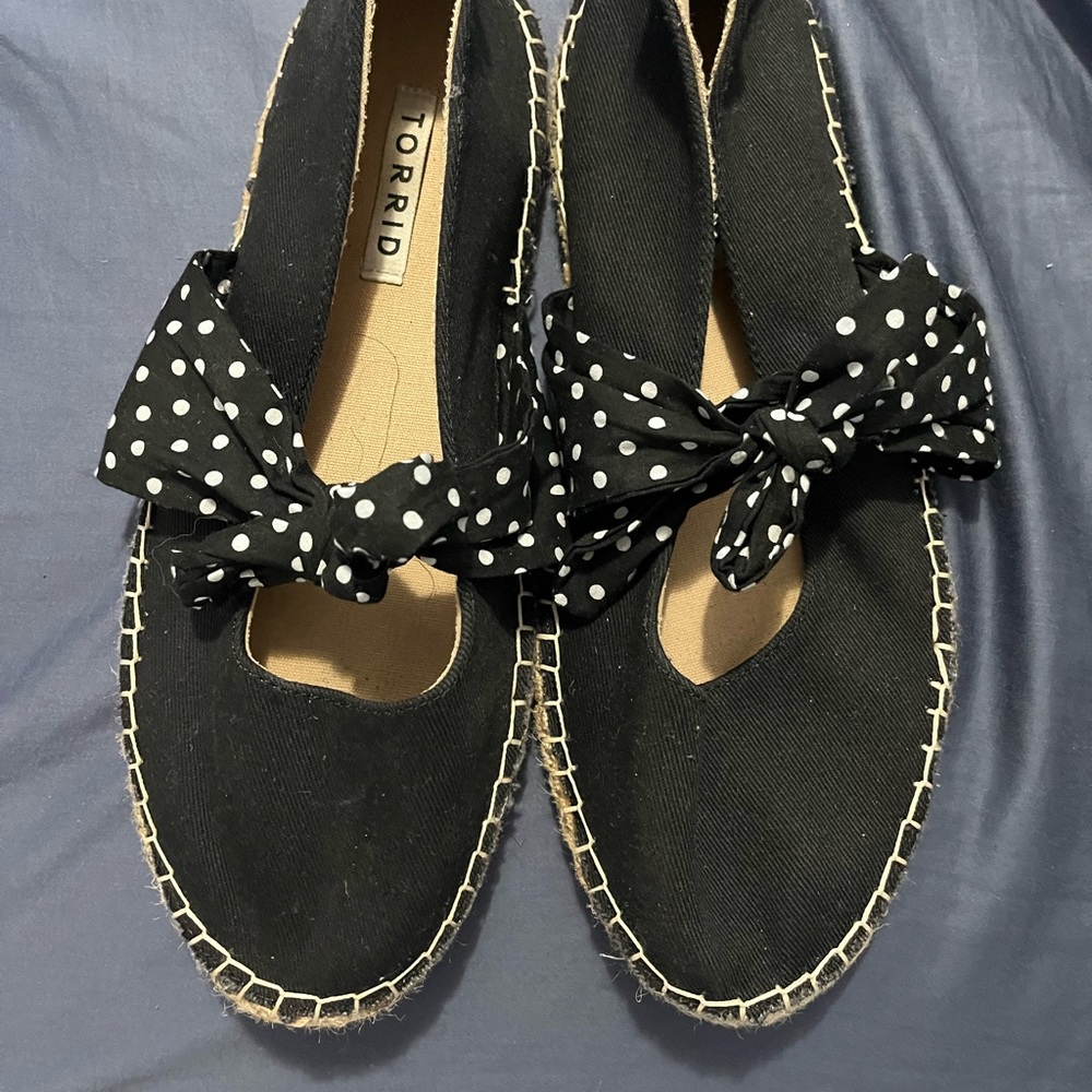 Torrid Black/White Size 11 Wide Shoes